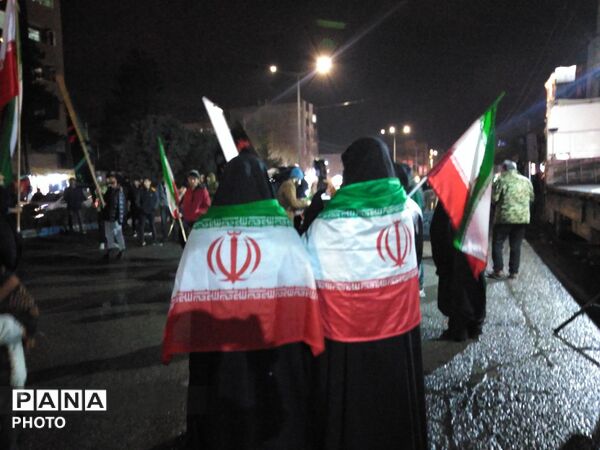 تجمع پر شور مردم ولایت مدار برای وداع با پیکر مطهر شهدای جنگ رمضان