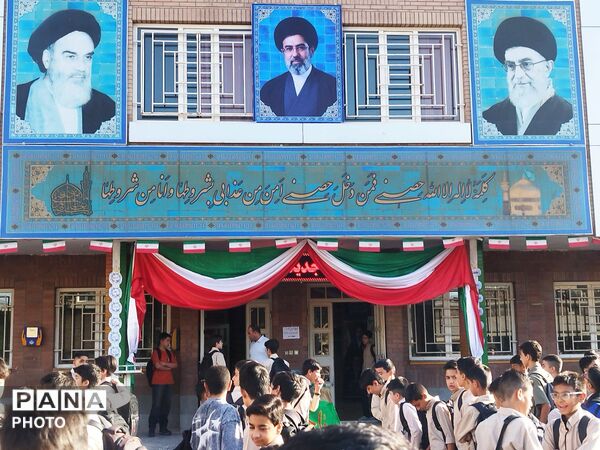 زنگ ایثار و شهادت همزمان با شروع شدن سال تحصیلی در دبیرستان پسرانه ابوریحان بیرونی