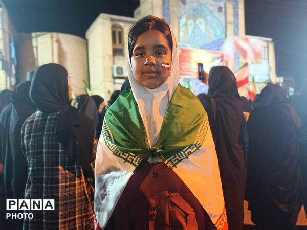 حضور پرشور مردم حاجی‌آباد در آیین‌ گرامیداشت شهدای انقلاب و دانش‌آموزان شجره طیبه