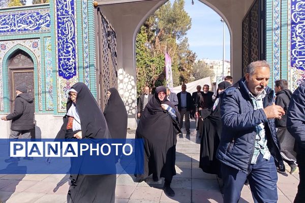 حرکت مردم رباط‌کریم به سوی نماز جمعه