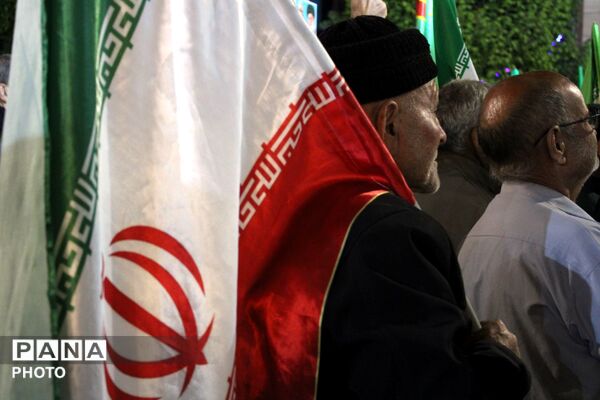 خروش  عظیم مردم نیشابور در حسینیه امام خمینی 
