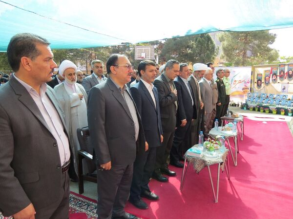 نواختن زنگ سپاس معلم در هنرستان محمودیه بجنورد