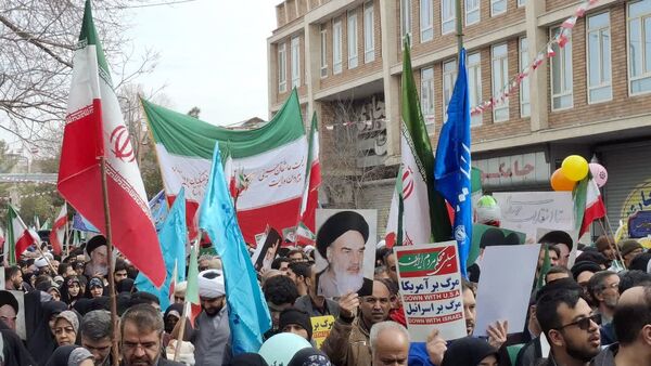 شکوه حضور نوجوانان در راهپیمایی 22 بهمن مردم قم