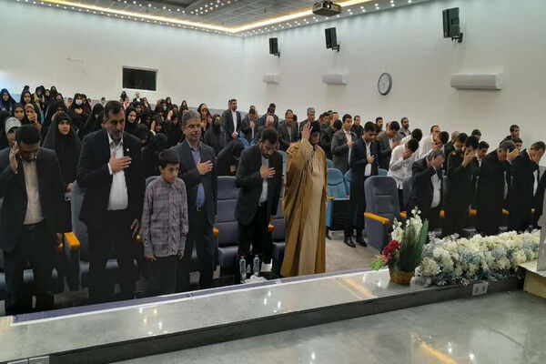 تجلیل از دانش‌آموزان تراز انقلاب اسلامی استان بوشهر