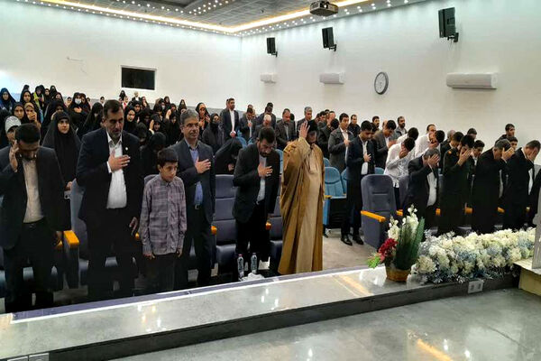 تجلیل از دانش‌آموزان تراز انقلاب اسلامی استان بوشهر