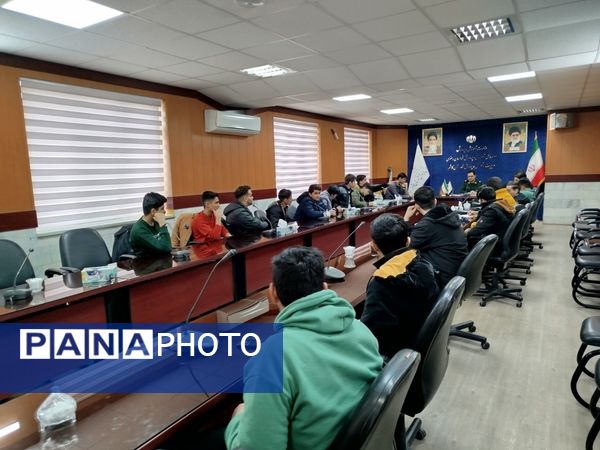 نشست فرماندهان بسیج دانش آموزی مدارس با مسئول بسیج دانش آموزی کاشمر