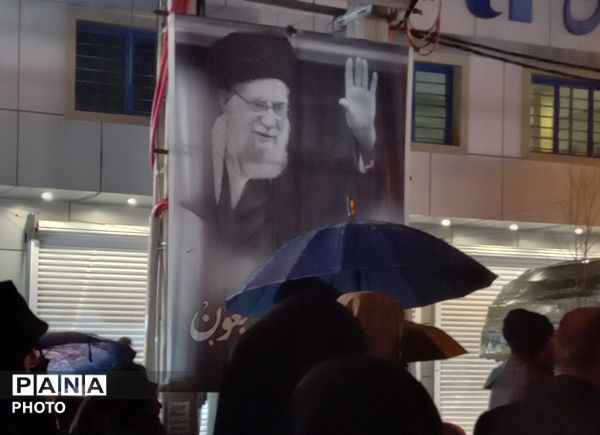 آسمان هم در کنار عاشقان رهبر شهید گریست