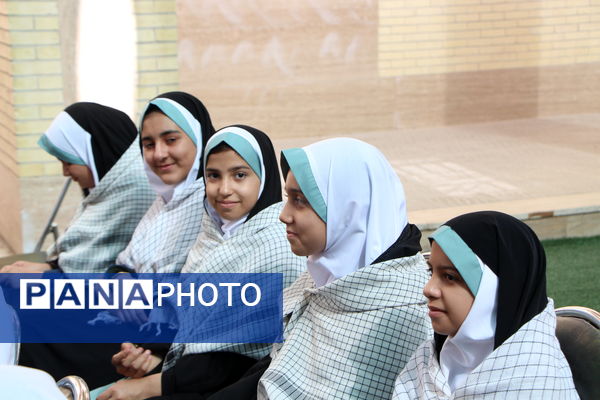 برگزاری یادواره شهدای منا و جنگ ۱۲ روزه در مدرسه شاهد نیک اندیشان