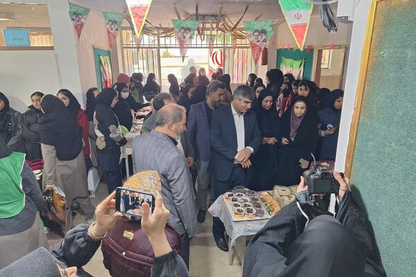  آیین افتتاح جشنواره ماها و ایران‌مون در دبیرستان خدیجه کبری پردیس 
