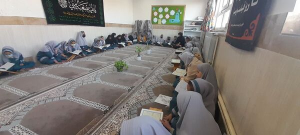 محفل انس با قرآن کریم در آموزشگاه زهرا عبدالهیان ارغا 
