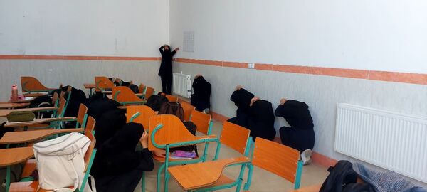 گرامیداشت هفته پدافند غیر عامل در دبیرستان نمونه دولتی برکت خاتم