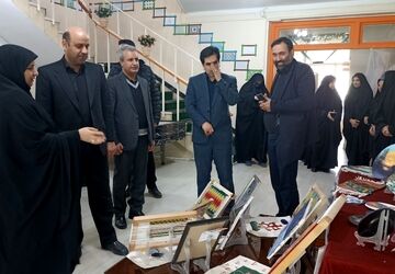برگزاری نمایشگاه باقرآن تا آسمان در دبیرستان دخترانه امام حسین(ع)