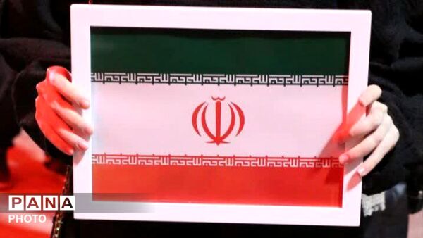 ما پای عهدمان با انقلاب می‌مانیم