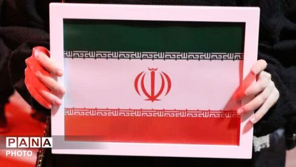 ما پای عهدمان با انقلاب می‌مانیم