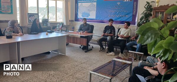  نشست هم اندیشی رئیس سازمان دانش آموزی کردستان با روسای شورای دانش‌آموزی مدارس کامیاران 