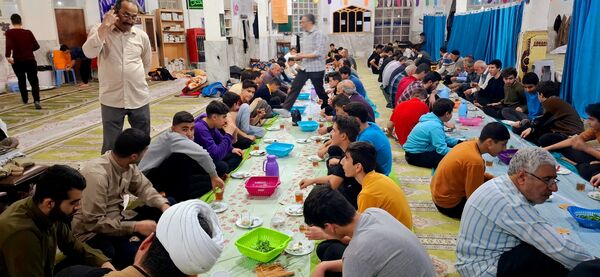 برگزاری مراسم اعتکاف پدر پسری در مسجد جامع آشخانه