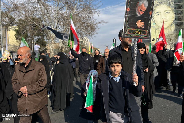 مراسم بیعت با سومین رهبر انقلاب در تهران - 1