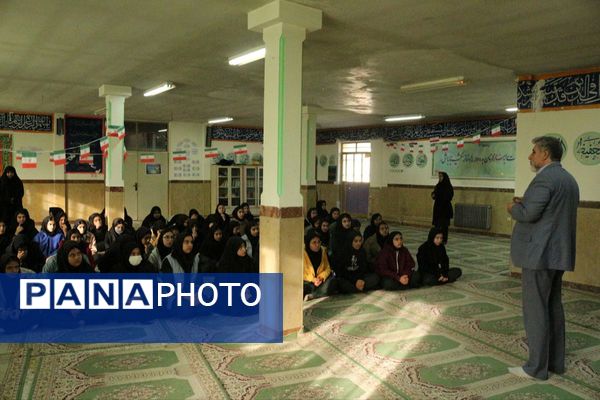 مدرسه حضرت معصومه میزبان نشست تخصصی هدایت تحصیلی دانش‌آموزان پایه نهم