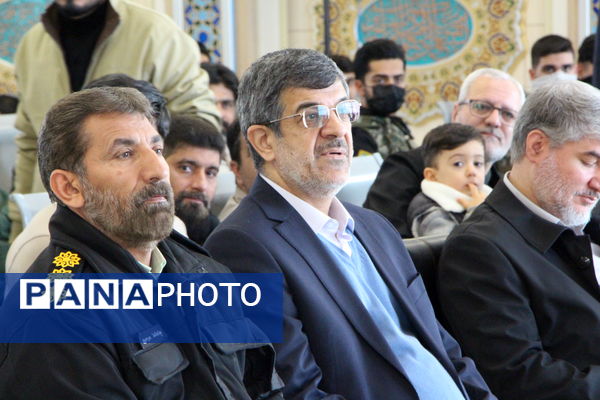 مراسم نمادین استقبال از امام خمینی (ره) در فرودگاه یزد 