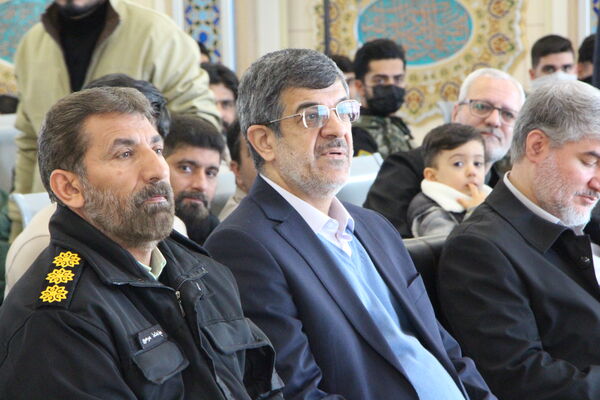 مراسم نمادین استقبال از امام خمینی (ره) در فرودگاه یزد 