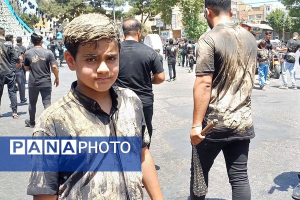 حضور پرشور کودکان و نوجوانان ورامینی در مراسم عزاداری روز عاشورا