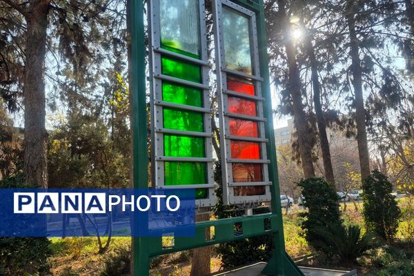 بازدید دانش‌آموزان فرزانگان۱ از مجتمع تحقیقاتی عصر انقلاب