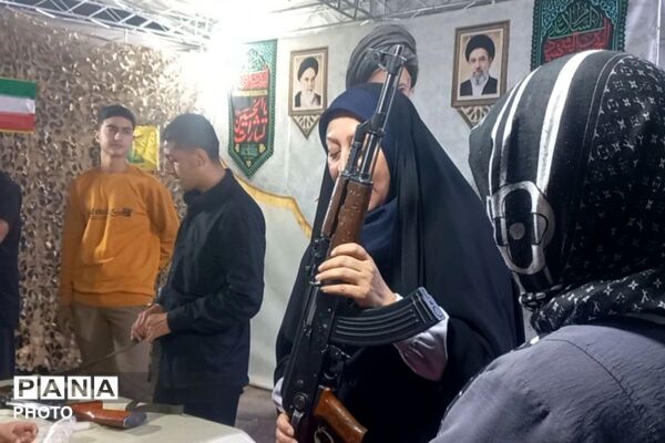 آموزش میهن‌پرستی در میدان عمل؛ روایت آموزش و پرورش از حضور دانش‌آموزان در تجمعات