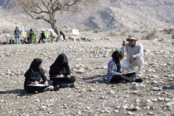 کارگاه آموزشی طراحی و نقاشی هنرستان فاطمه زهرا (س) در شهرستان گچساران