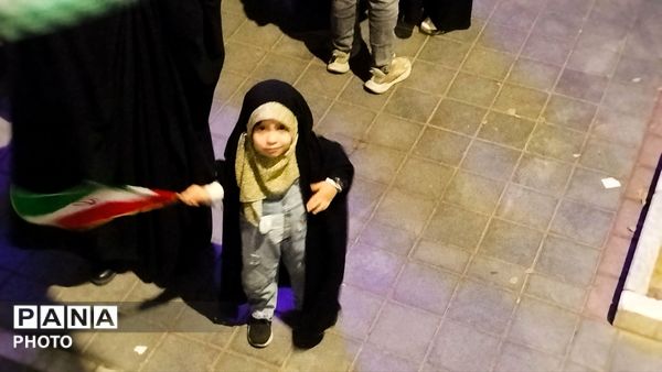 ما صحنه را خالی نمی کنیم