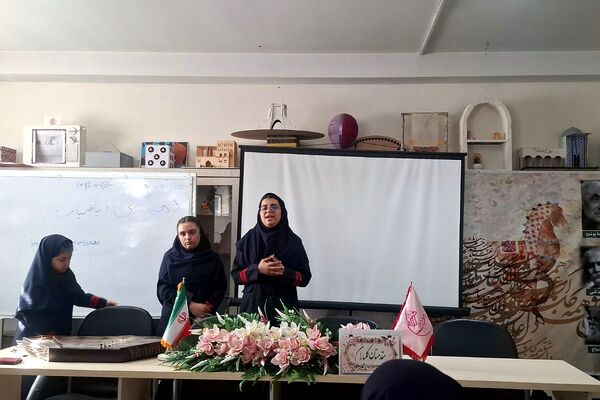 برگزاری دهه‌ ریاضیات در مدرسه هیات امنایی فرزانگان شهرستان ملارد