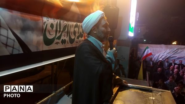 ادامه تجمعات مردمی بیعت با رهبری در نورآباد برای هفتاد و هشتم شب