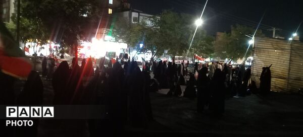 روایتی از شب های ایستاده گی مردم در بلوار توس مشهد
