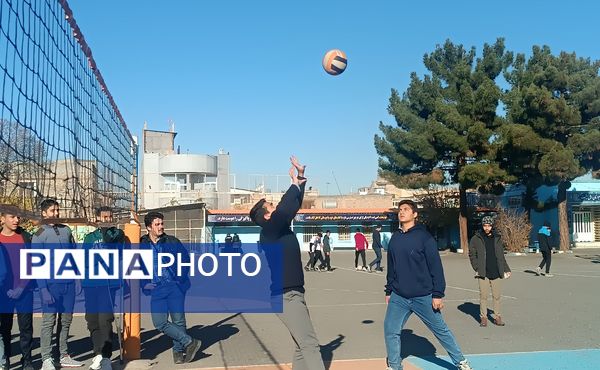 دومین روز از مسابقات گروهی والیبال در دبیرستان شاهد ابوذر گروهی