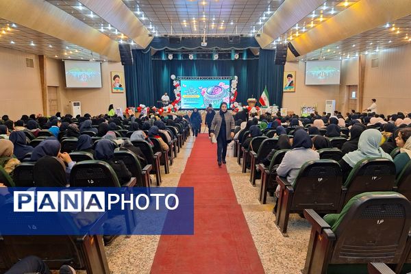 تقدیر از برگزیدگان کشوری و استانی مسابقات فرهنگی و قرآنی ناحیه 3 شیراز