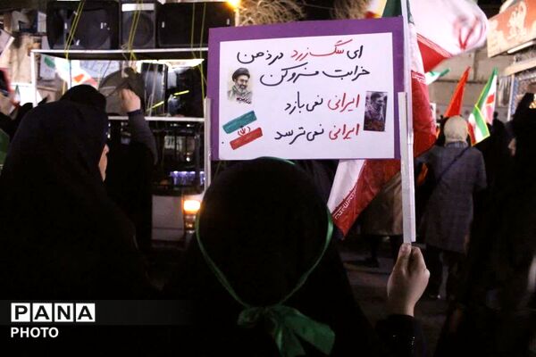 هم‌نشینی آرام کنار مزار شهید گمنام