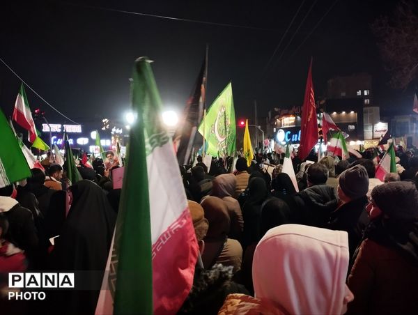 حضور مردمان محله های مختلف در چهارراه برق مشهد