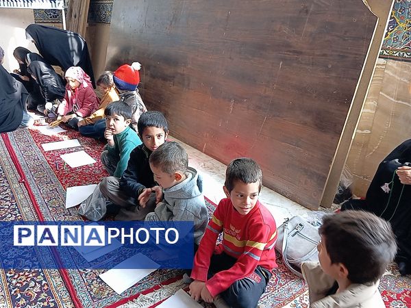 برپایی غرفه کودک در حاشیه نماز جمعه کاشمر