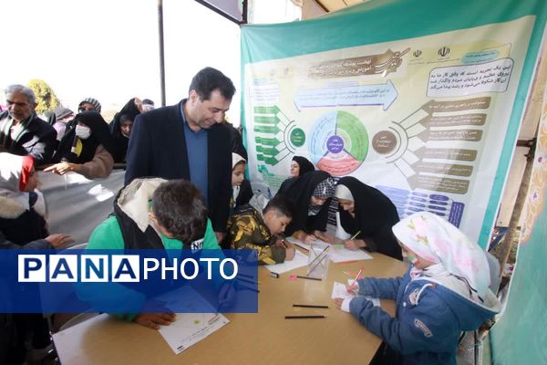 بازدید مدیرکل آموزش و پرورش از غرفه اداره‌کل نوسازی مدارس استان اصفهان در راهپیمایی 22 بهمن
