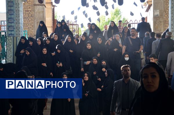 اجتماع مردم شهرکرد در مراسم یادبود سیدالشهدای خدمت