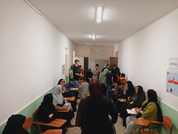 خدمت‌رسانی پزشکان مجرب در قالب «میز خدمت» در مدرسه شهید شهسواری ناحیه 4 کرج 