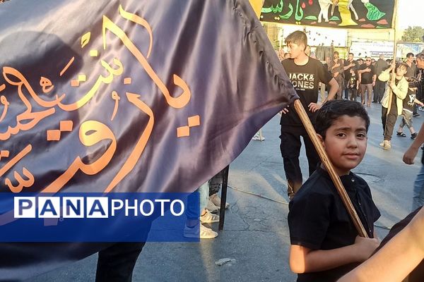 حضور پرشور کودکان و نوجوانان ورامینی در مراسم عزاداری روز عاشورا