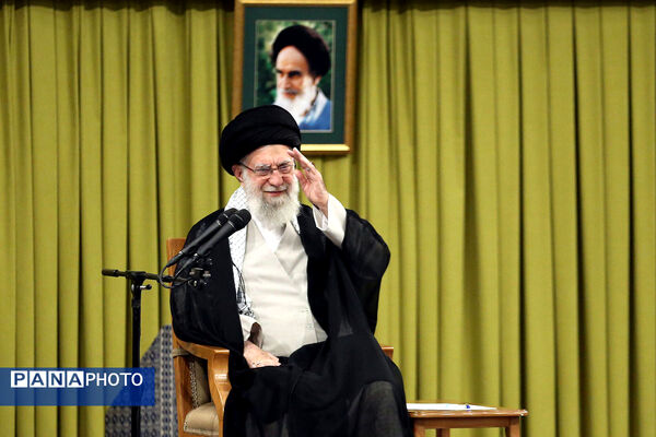 دیدار جمعی از معلمان با رهبر معظم انقلاب