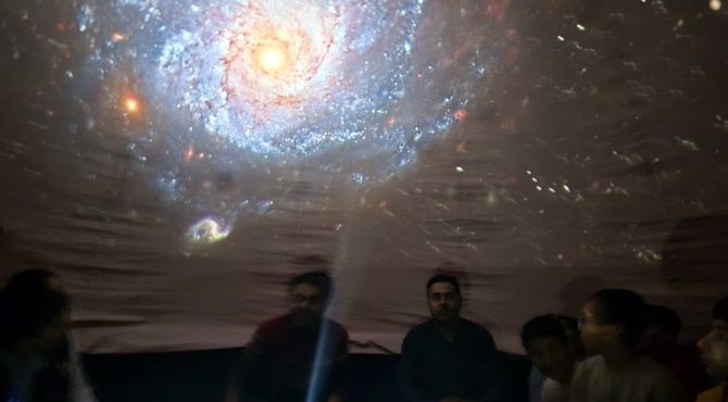 رقص آسمان در آسمان‌نما زرقان