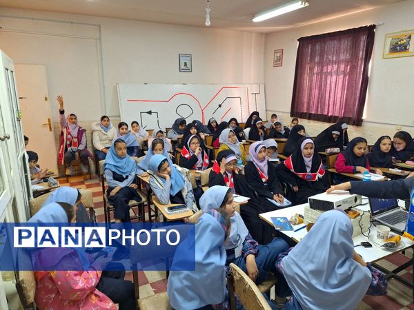  دوره مقدماتی خبرنگاری در پژوهشسرای دانش‌آموزی ناحیه۶ مشهد