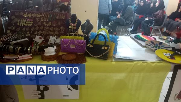 برپایی نمایشگاه به‌مناسبت هفته پژوهش در مدرسه کمایی‌مقدم یاسوج