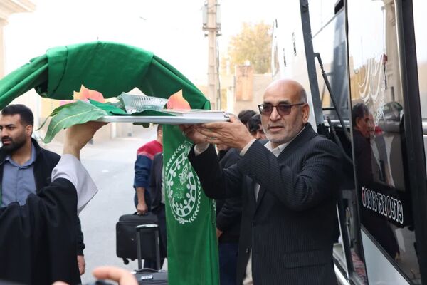 اعزام دانش‌آموزان دختر یزدی به سفر معنوی حج عمره