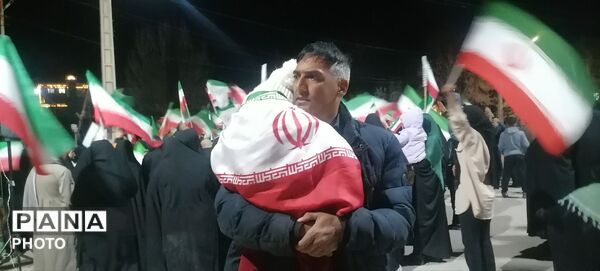 حضور پرشور مردم در بلوار حسینیه شهدای شهر بار