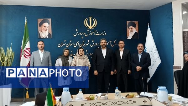 تجلیل از رتبه آوران برتر کنکور 1404در سالن جلسات اداره آموزش وپرورش شهرستان قدس