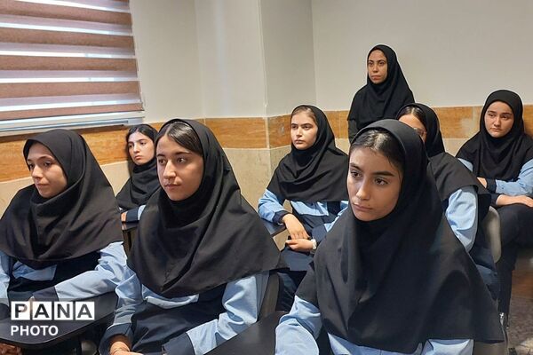 مراسم بزرگداشت مولانا در دبیرستان نمونه‌دولتی ولایت بهارستان‌دو