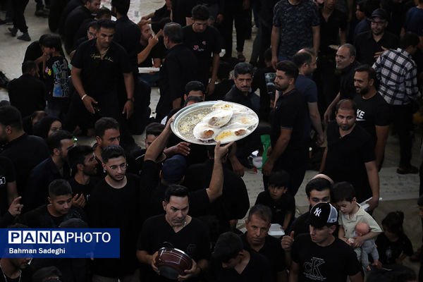 آیین سنتی توزیع نذری در روستای باغملک اصفهان